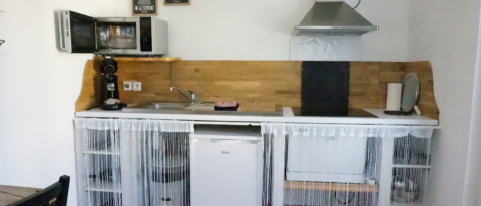 La cuisine du studio à louer pour cure à Lamalou les Bains