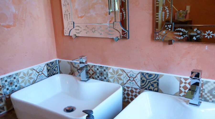 Photo de la double vasque de la salle de bain du Loft à louer pour curiste et vacancier à Lamalou les Bains